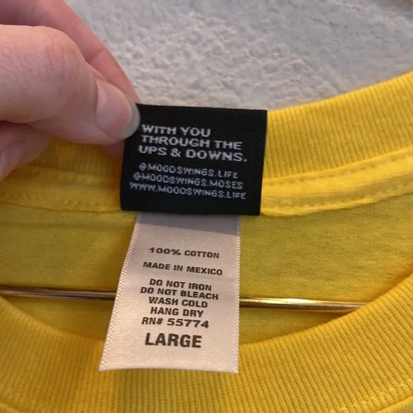 NEW Moodswings ‘Love Is F*cked Up’ Short Sleeve T-Shirt Size Large - Picture 4 of 5